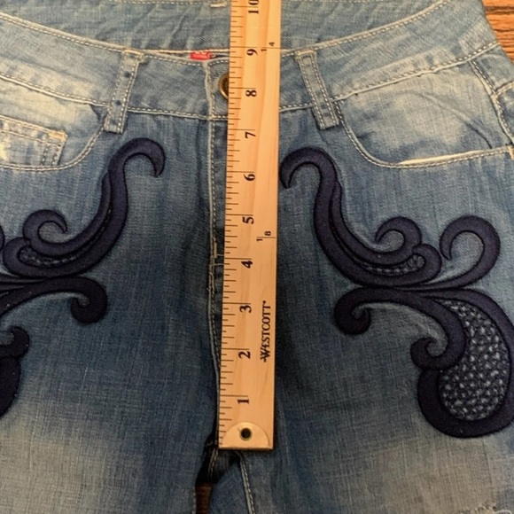 NEW NWT BSO Distressed Embroidered Womens Cropped Denim Blue Jeans, Size 2 - Picture 5 of 11